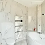 Spacious Flat - Champs Elysées * París