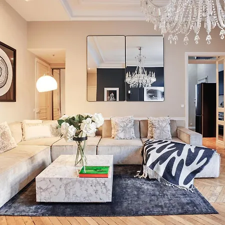 Spacious Flat - Champs Elysees Apartment Paris
