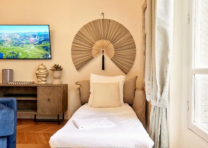 Apartment Spacious Flat - Champs Elysees Paris