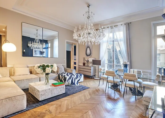 Spacious Flat - Champs Elysees Apartment *