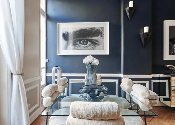 Spacious Flat - Champs Elysees Apartment