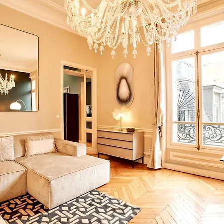 Spacious Flat - Champs Elysees Paris