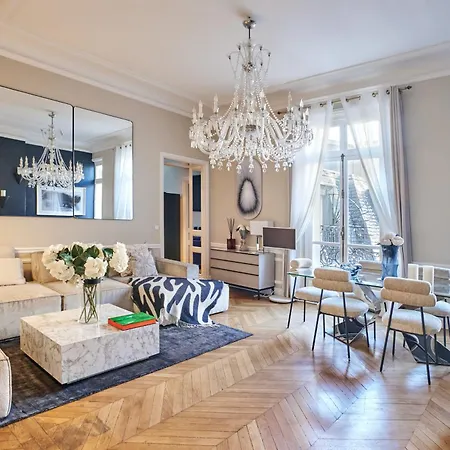 Spacious Flat - Champs Elysees Apartman *