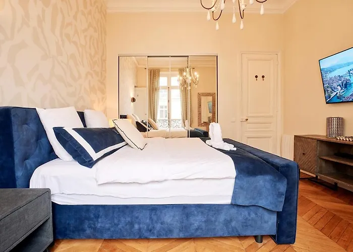 Spacious Flat - Champs Elysees Apartman
