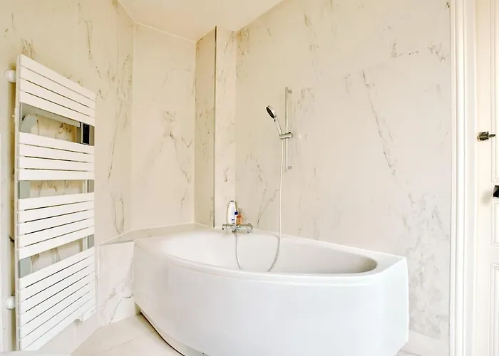 Spacious Flat - Champs Elysees Apartman