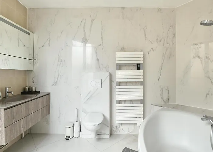 Spacious Flat - Champs Elysees Apartman *